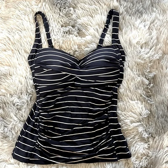 5 Piece Swimsuit and Cover-Up Bundle! - Picture 5 of 15